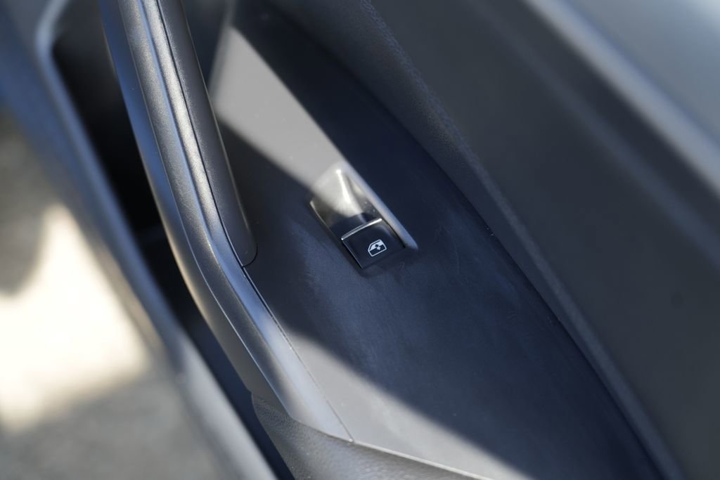 Used 2021 Volkswagen Jetta SE w/ SE Cold Weather Package FWD image 34