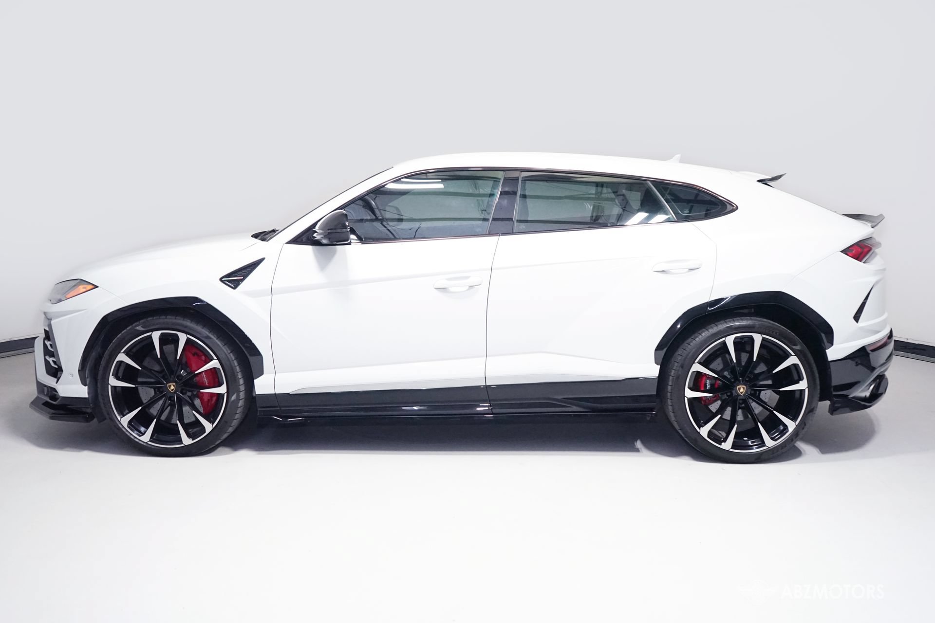Used 2019 Lamborghini Urus AWD/4WD image 4