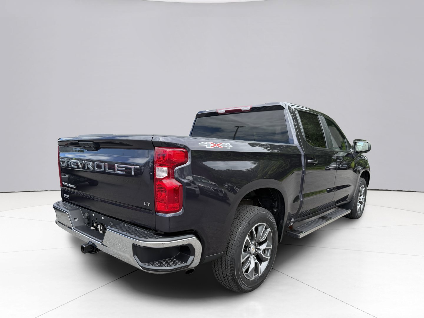Used 2023 Chevrolet Silverado 1500 LT AWD/4WD image 2