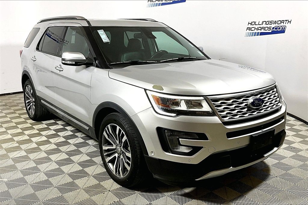 Certified 2017 Ford Explorer Platinum image 3
