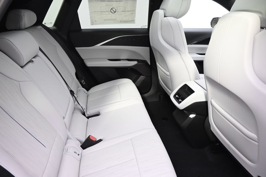 New 2026 Cadillac Lyriq Luxury AWD/4WD image 18