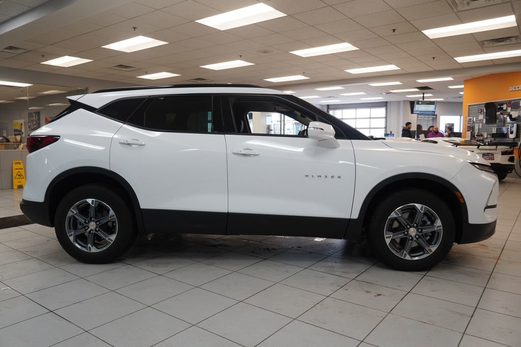 Used 2023 Chevrolet Blazer LT image 15