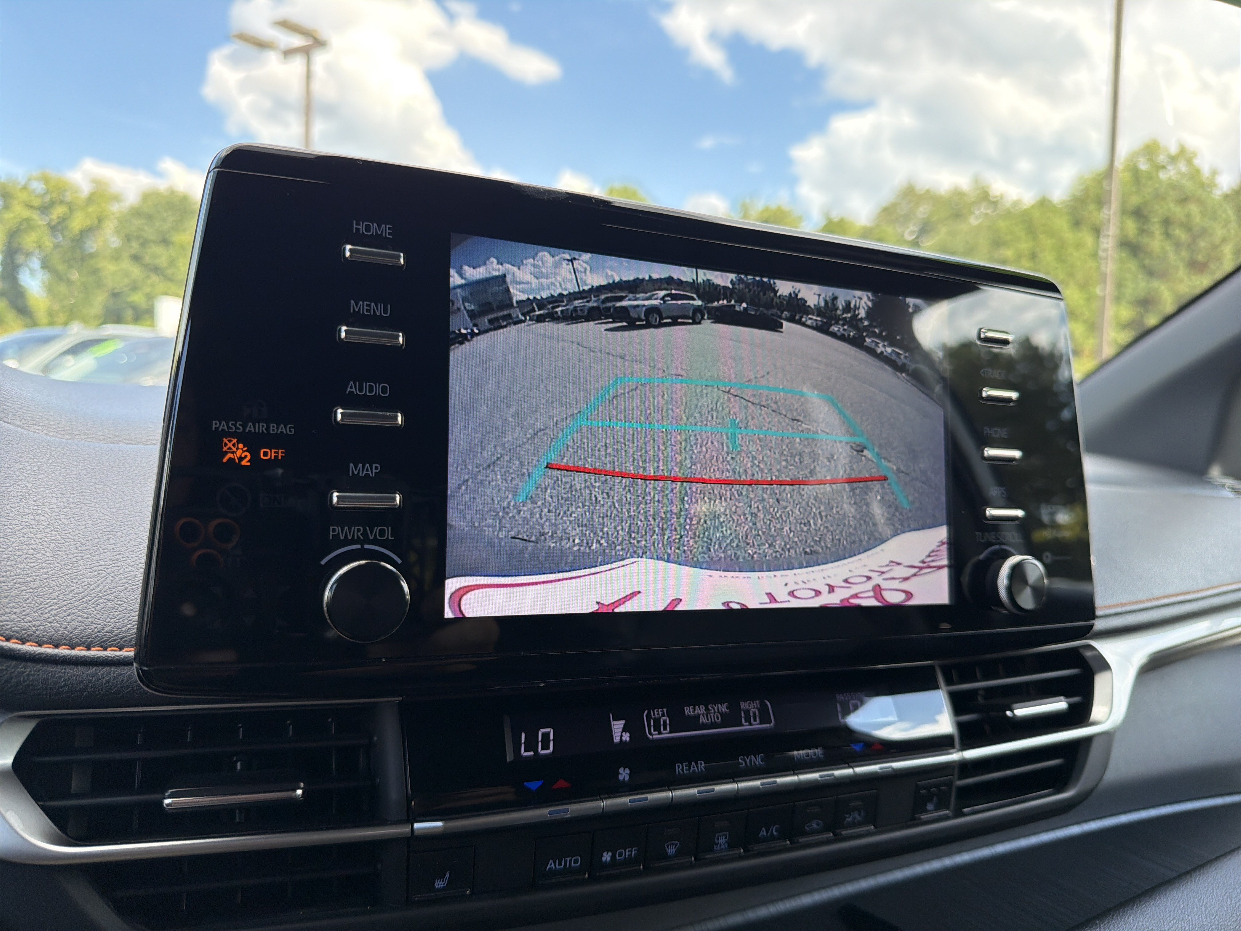 Used 2022 Toyota Sienna XSE FWD image 7