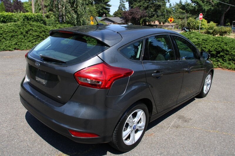 Used 2018 Ford Focus SE w/ Cold Weather Package FWD image 3