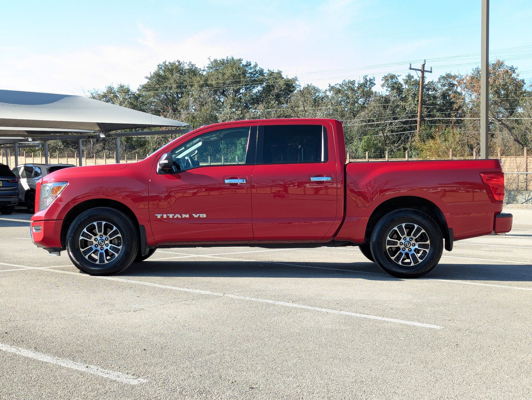 Used 2020 Nissan Titan SV image 7