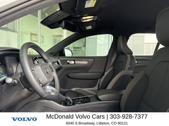 Used 2023 Volvo XC40 Recharge Core image 9