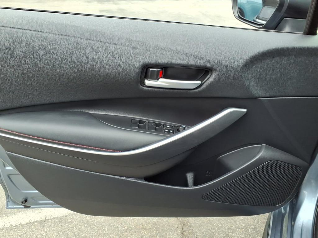 Used 2025 Toyota Corolla SE w/ Convenience Package FWD image 15