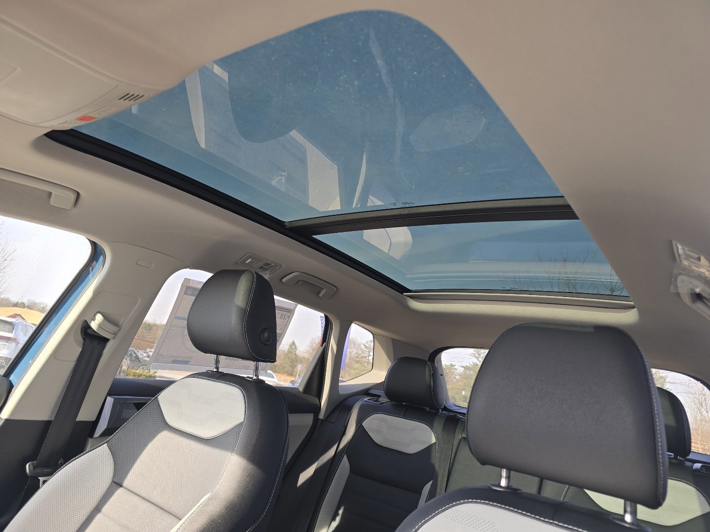 New 2026 Volkswagen Taos SEL AWD/4WD image 3