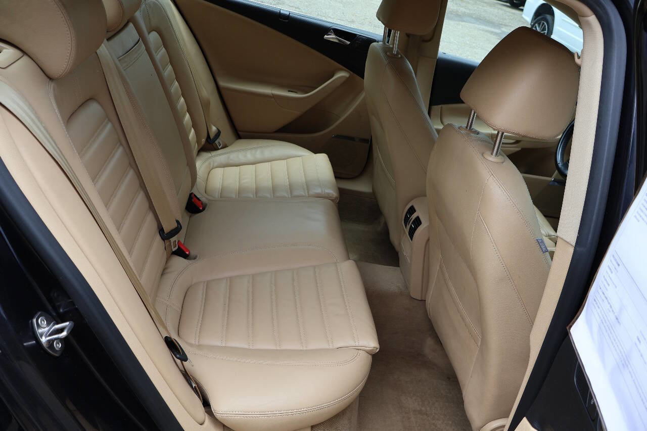Used 2008 Volkswagen Passat VR6 FWD image 27