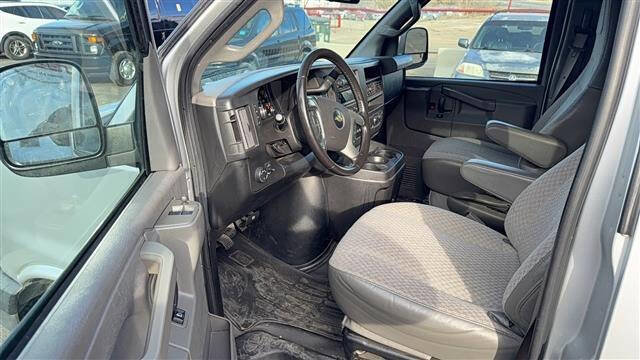 Used 2017 Chevrolet Express 3500 LT w/ LT Preferred Equipment Group image 9