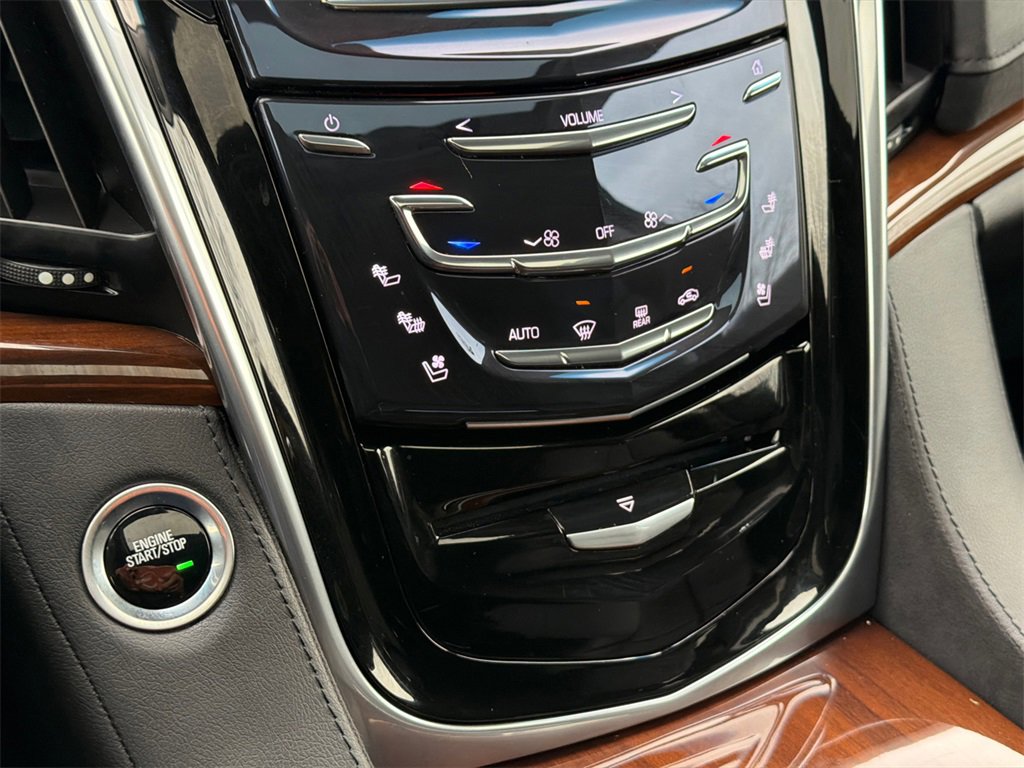 Used 2020 Cadillac Escalade ESV Luxury image 34