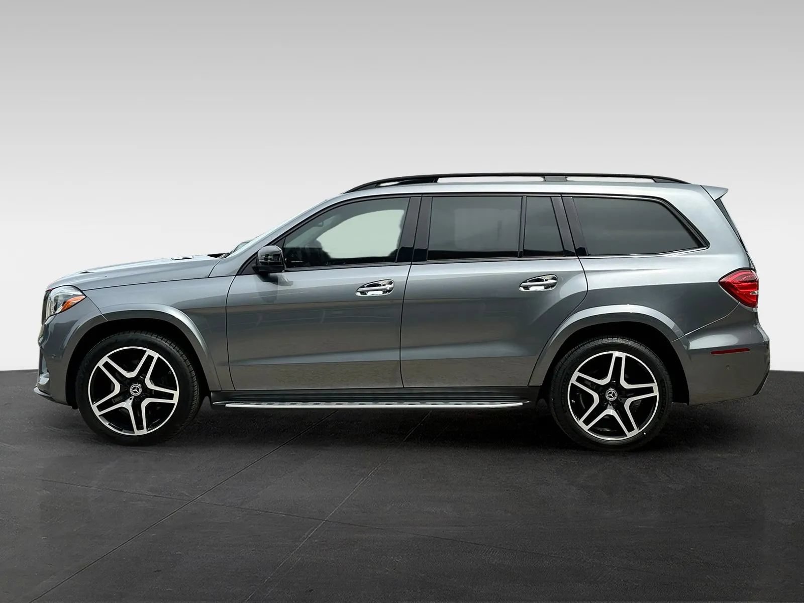 Used 2018 Mercedes-Benz GLS 550 4MATIC w/ Driver Assistance Package image 4
