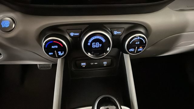 Used 2025 Hyundai Venue SEL FWD image 23