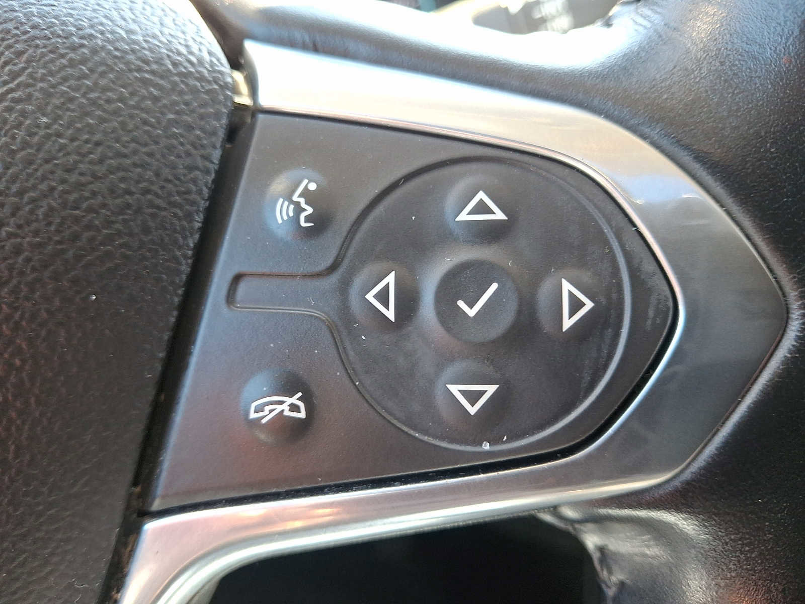 Used 2021 Chevrolet Traverse Premier w/ Redline Edition AWD/4WD image 25