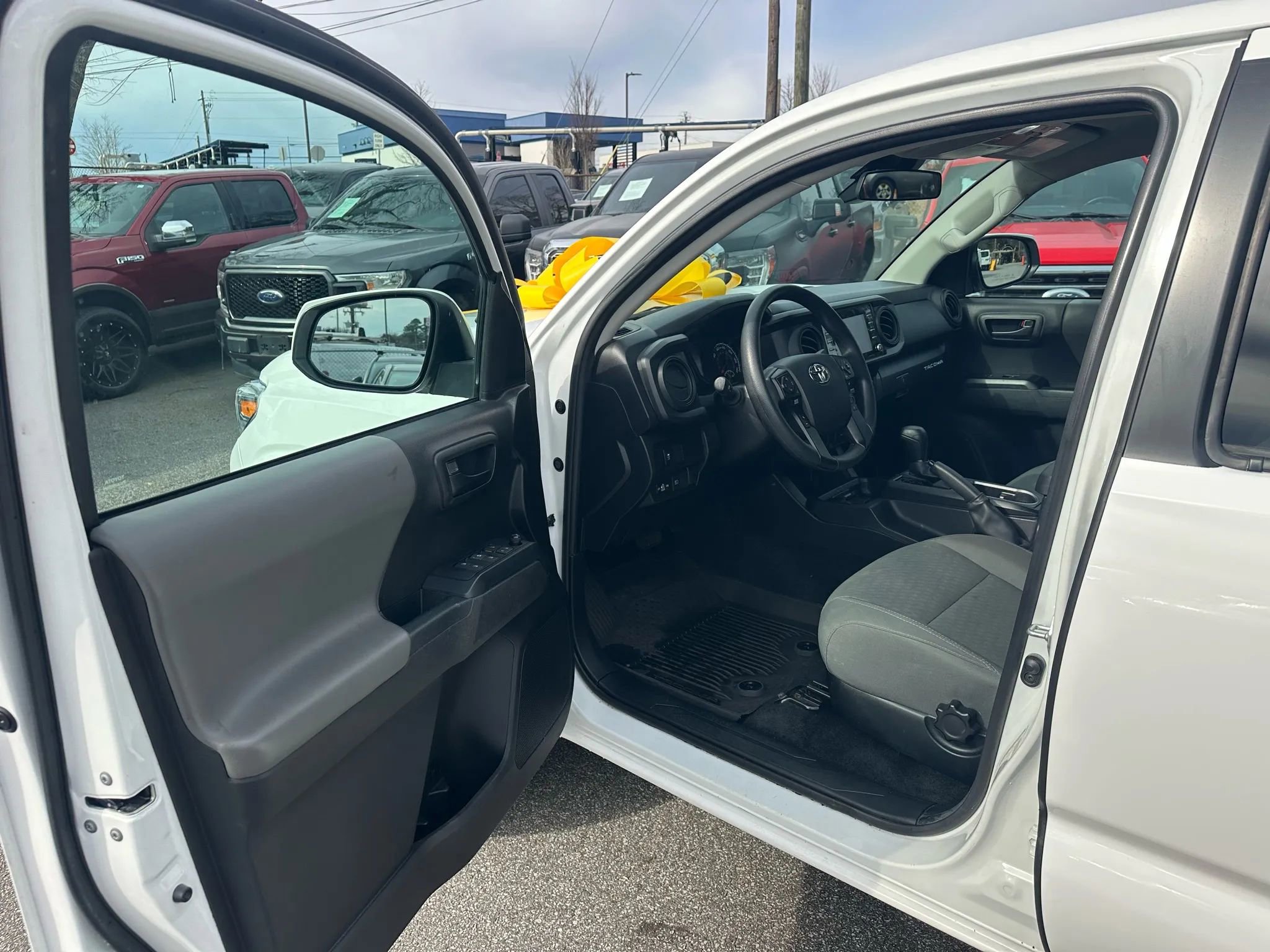 Used 2022 Toyota Tacoma SR w/ SR Convenience Package image 17