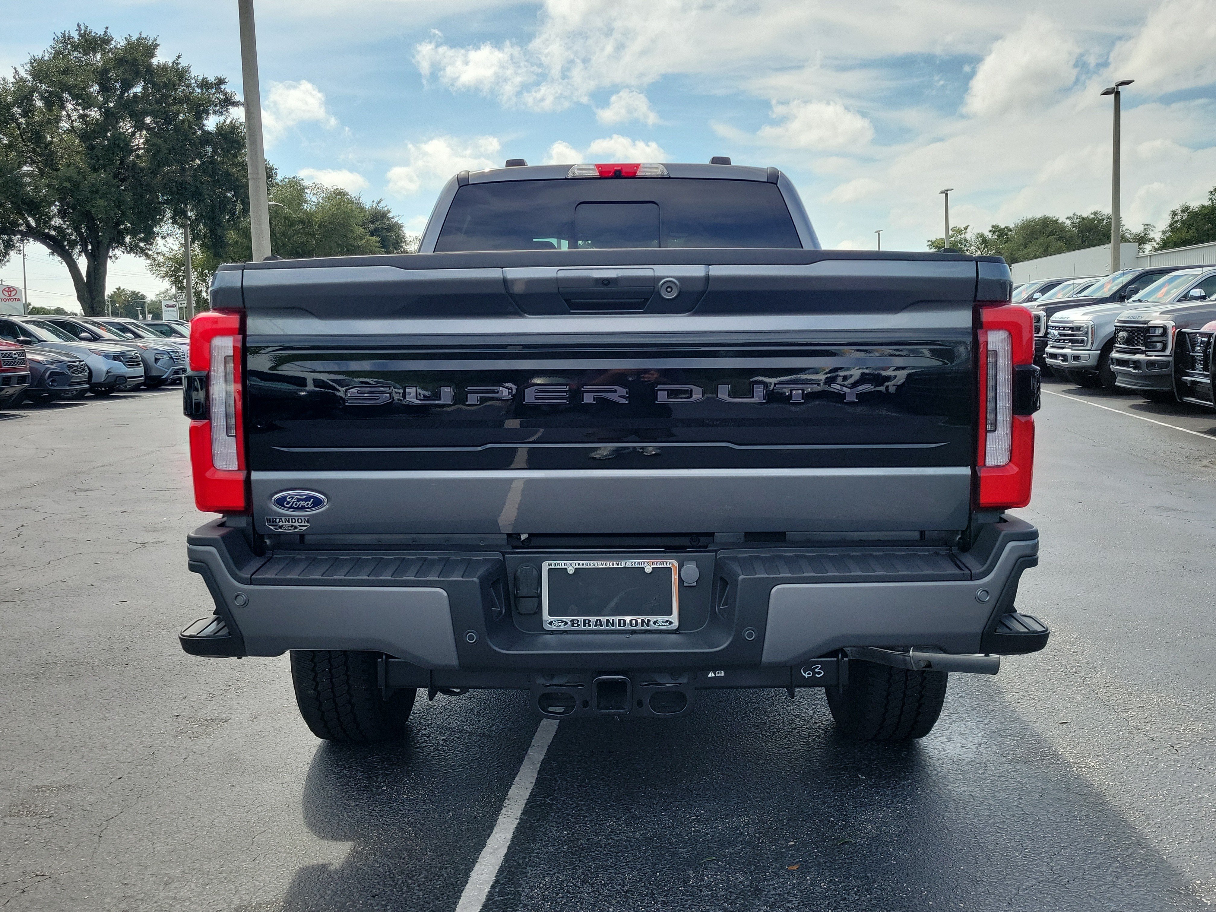 Used 2025 Ford F350 Platinum w/ FX4 Off-Road Package AWD/4WD image 8
