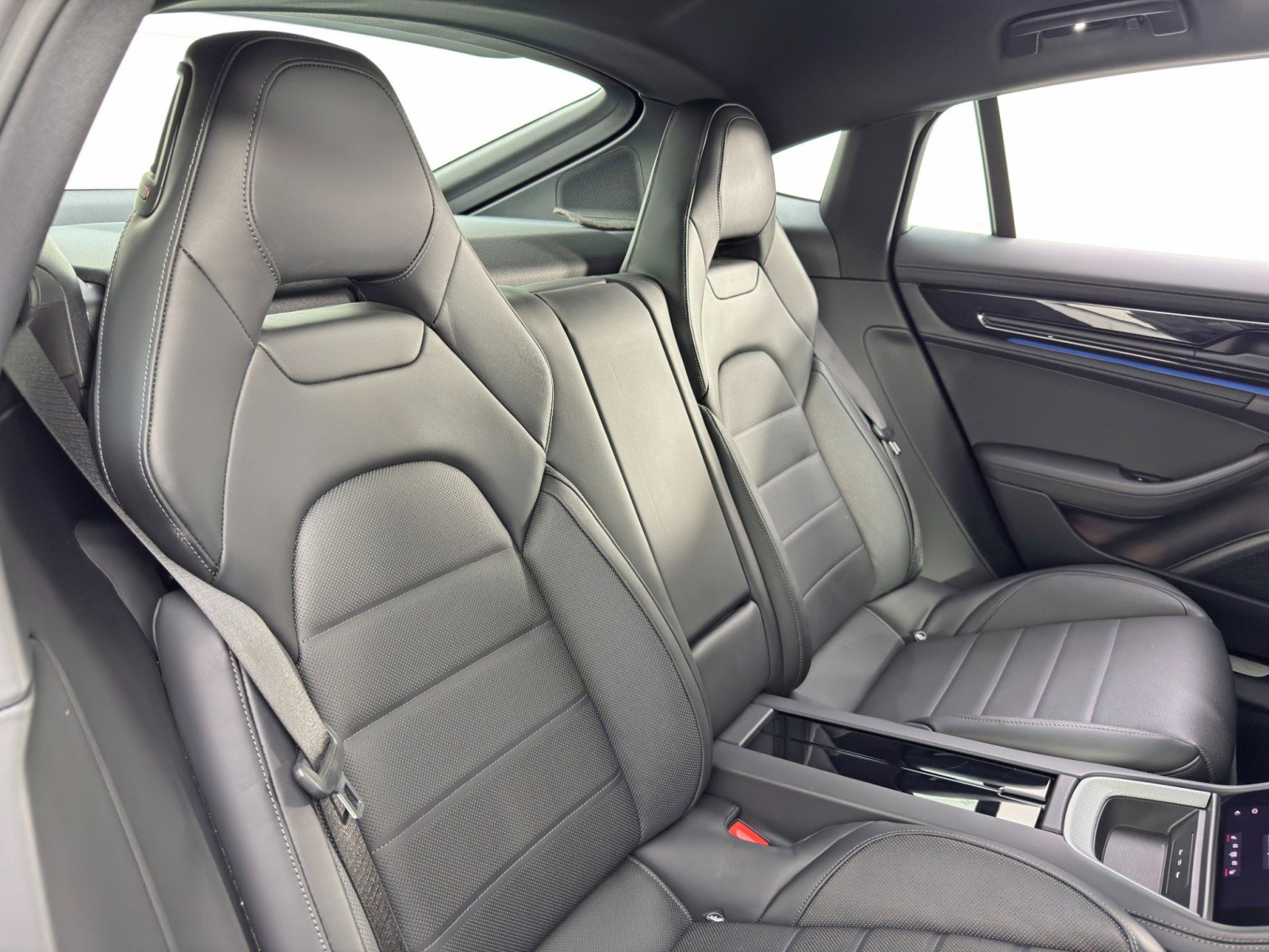 Used 2025 Porsche Panamera 4S w/ Premium Package image 46