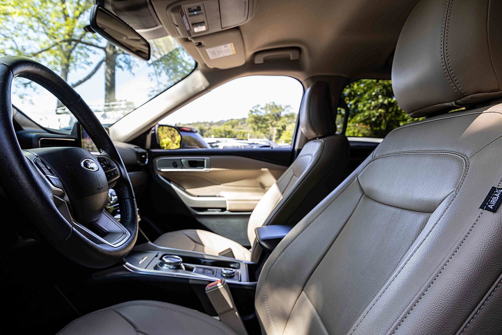 Used 2023 Ford Explorer Limited image 8