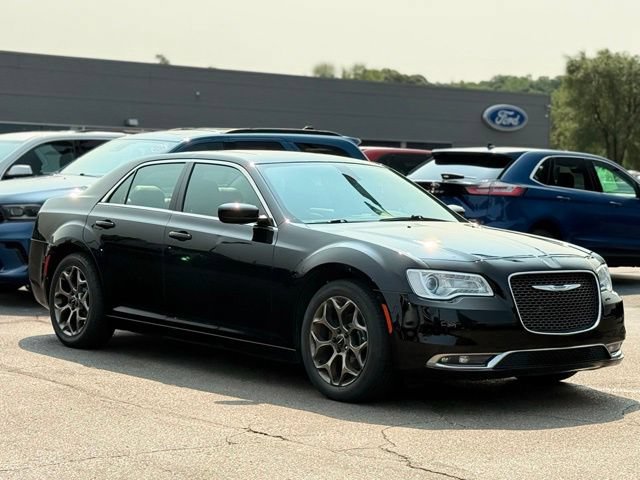 Used 2017 Chrysler 300 Touring w/ Value Package RWD image 31