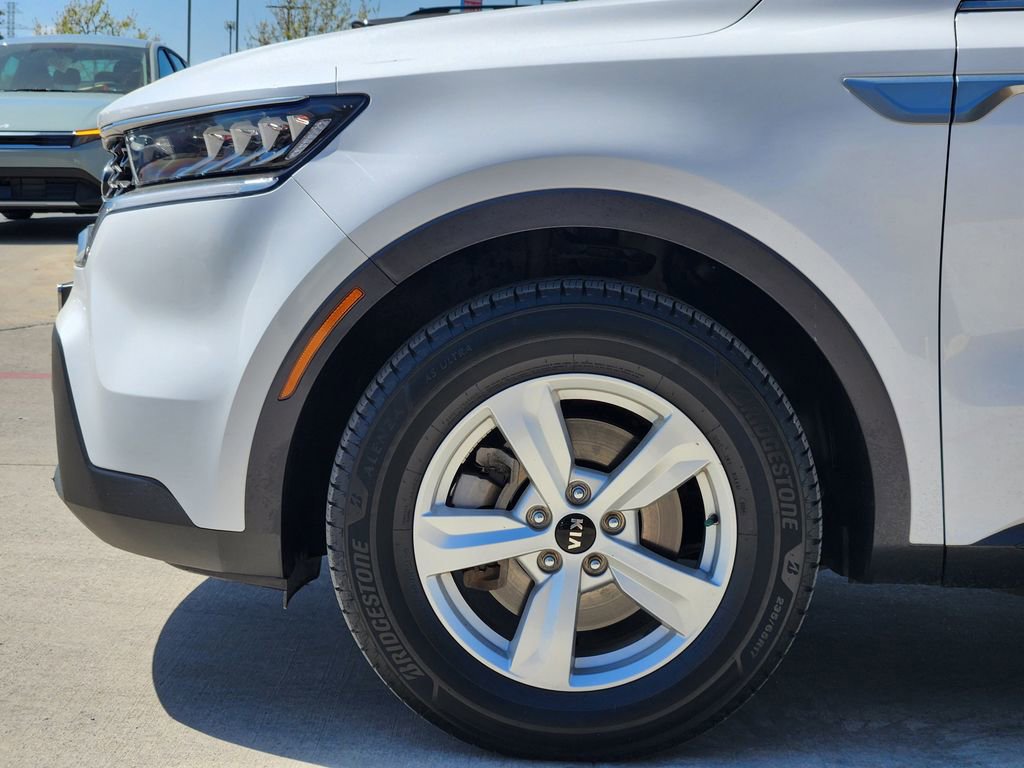 Used 2021 Kia Sorento LX image 8