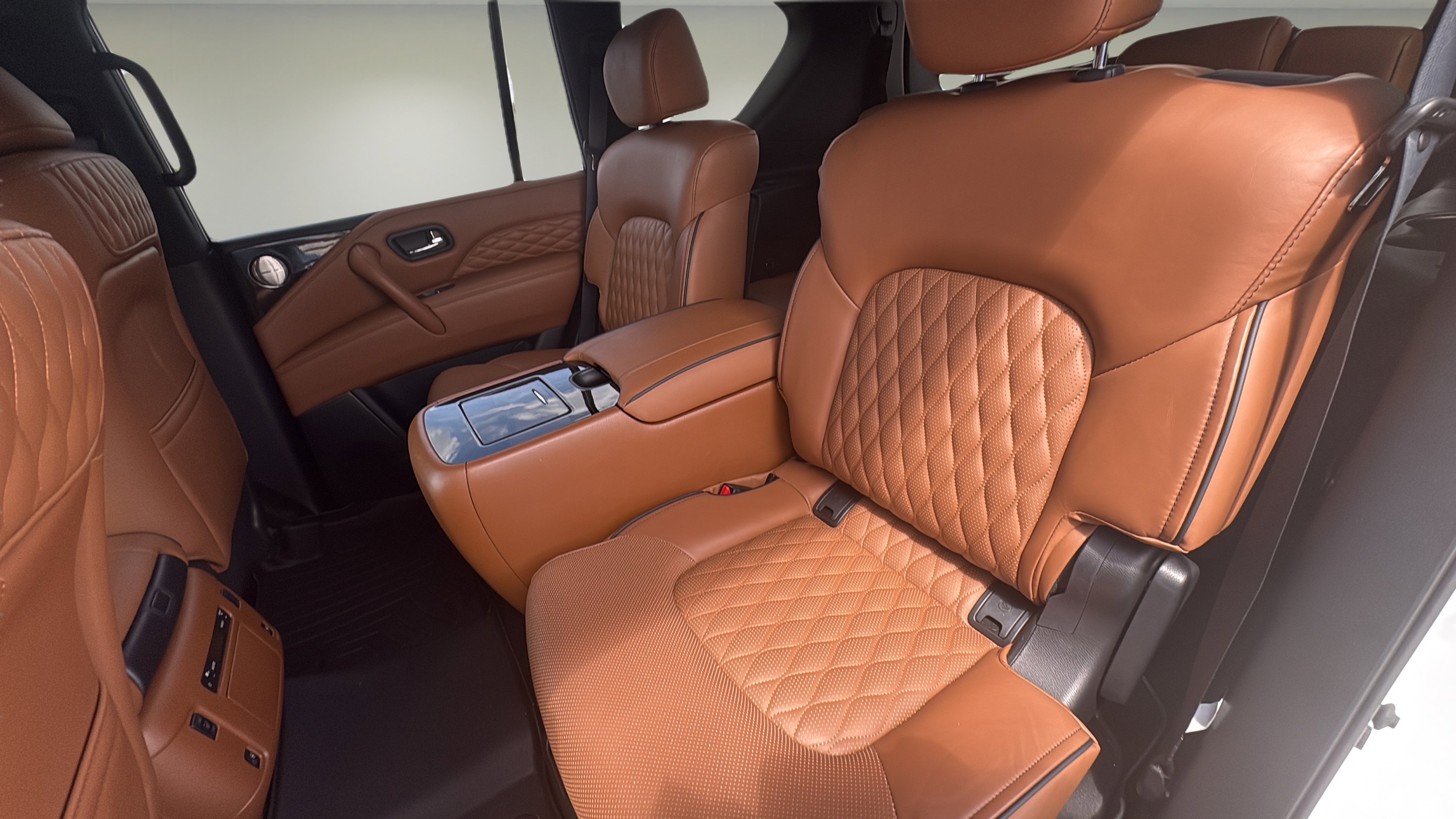 Used 2024 INFINITI QX80 Sensory image 14