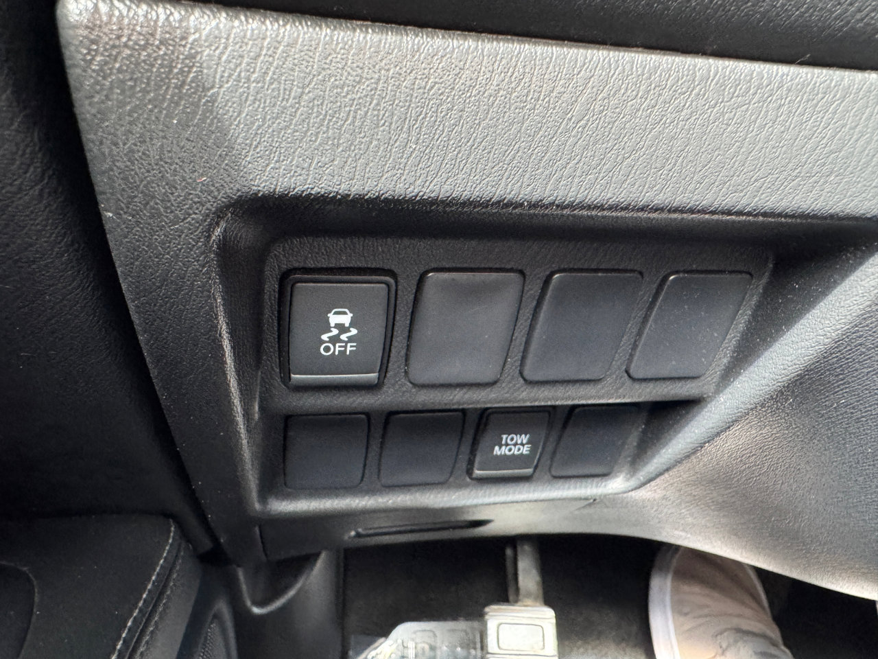 Used 2018 Nissan Pathfinder SV image 20