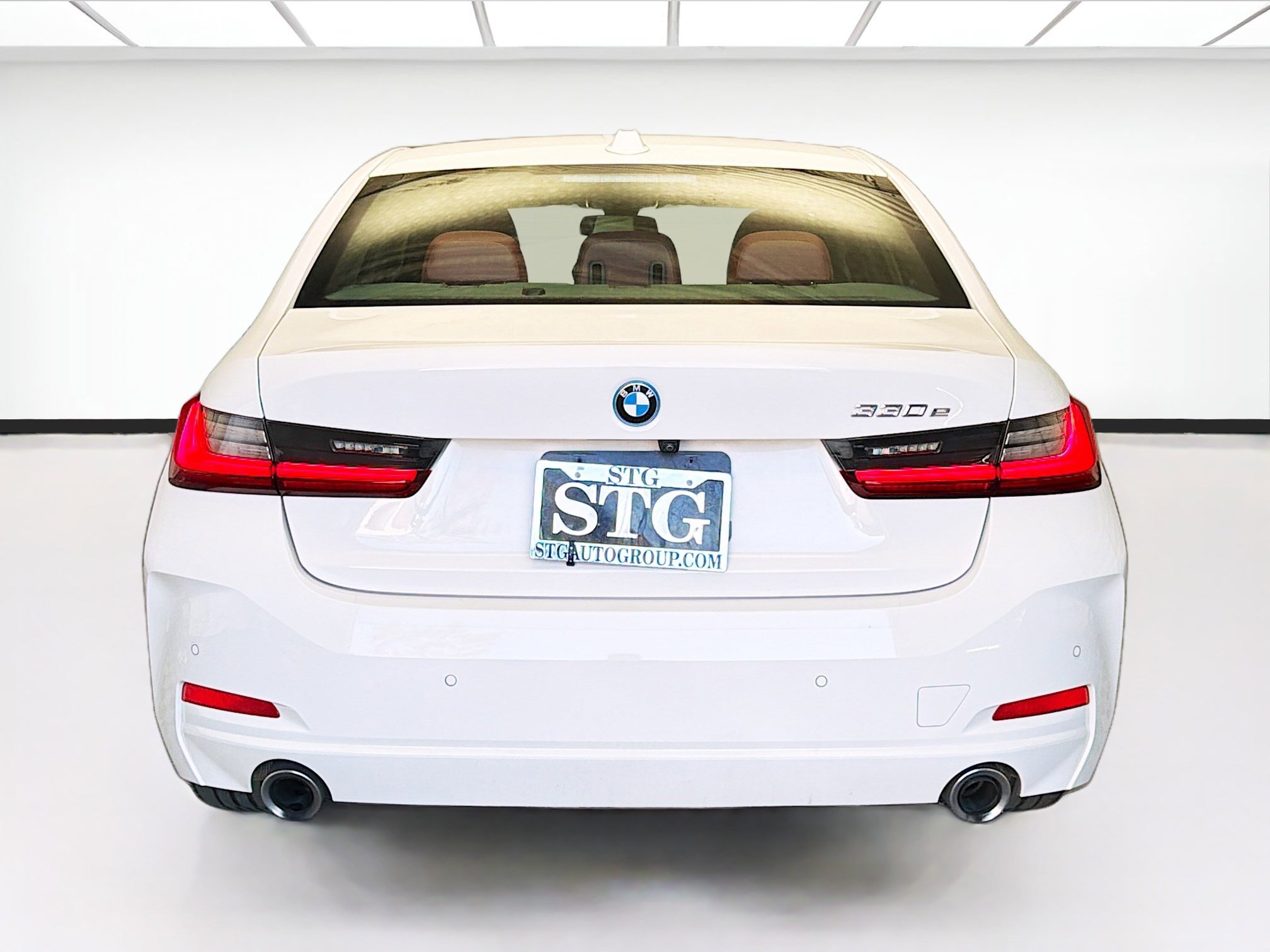 Used 2024 BMW 330e w/ Convenience Package image 5