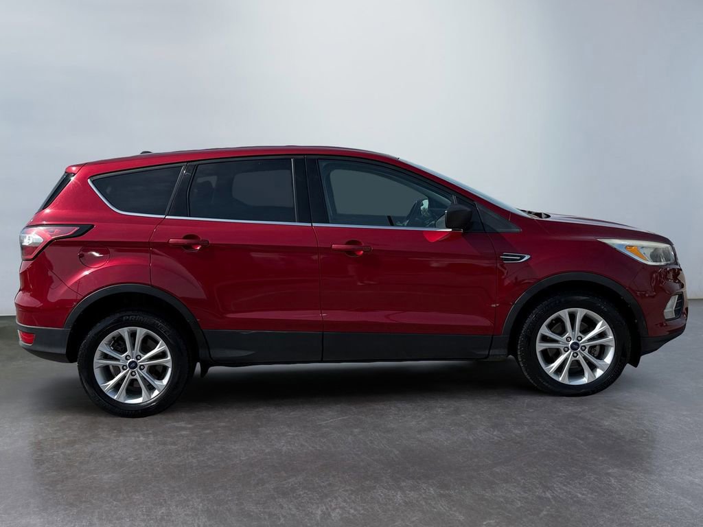 Used 2017 Ford Escape SE FWD image 2