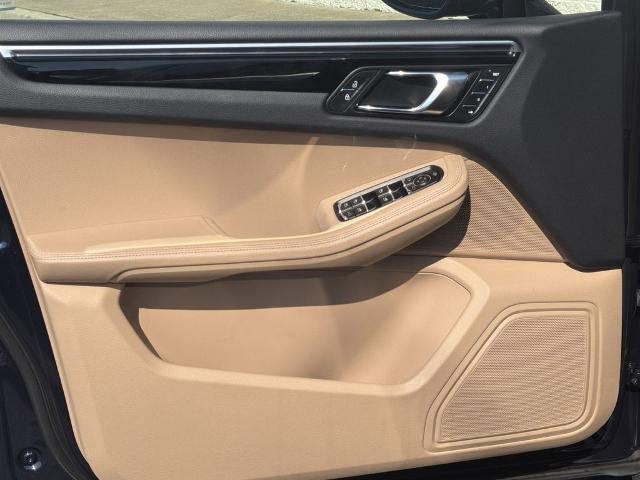 Used 2023 Porsche Macan AWD/4WD image 10