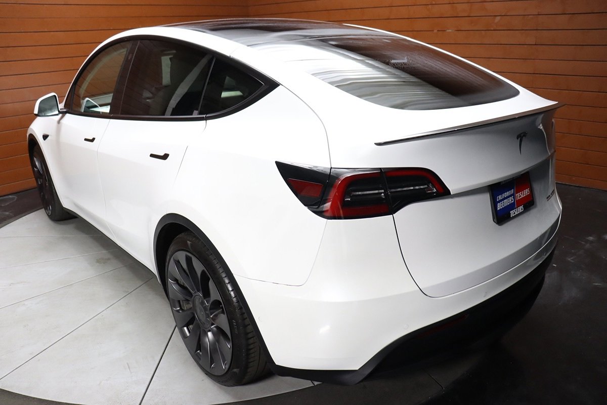 Used 2022 Tesla Model Y Performance AWD/4WD image 12