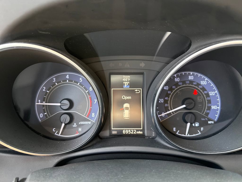 Used 2018 Toyota Corolla iM image 16