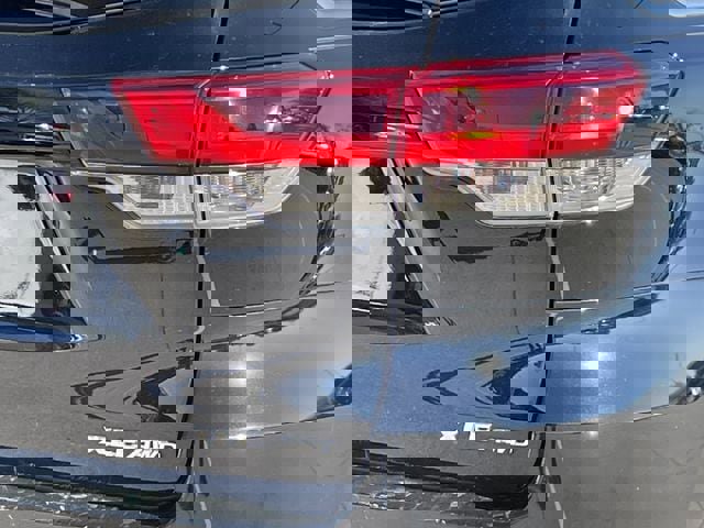 Used 2017 Toyota Highlander XLE image 6