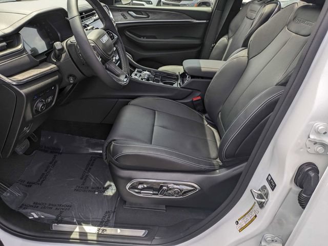 New 2024 Jeep Grand Cherokee Overland w/ Advanced Protech Group III AWD/4WD image 13