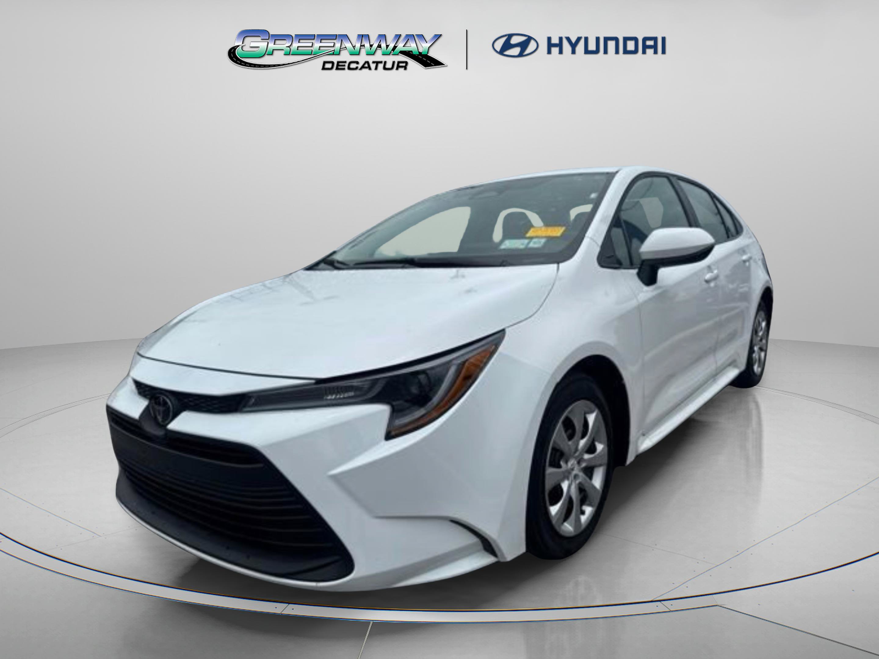 Used 2025 Toyota Corolla LE FWD image 3