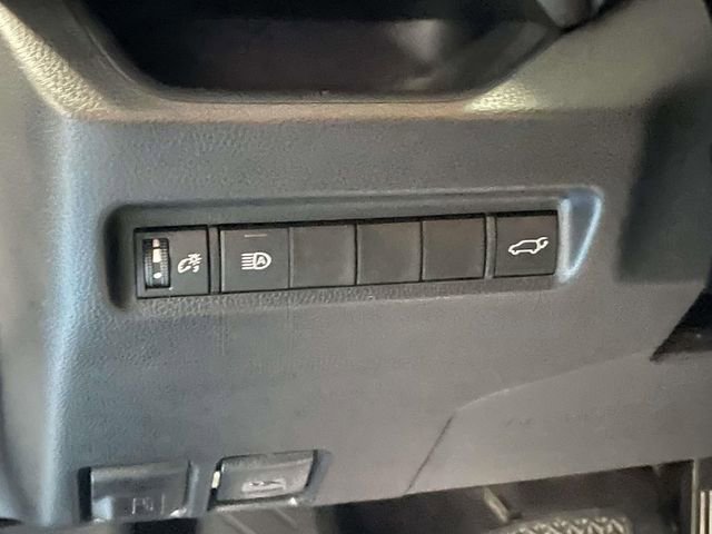 Used 2019 Toyota RAV4 XLE w/ Convenience Package FWD image 20