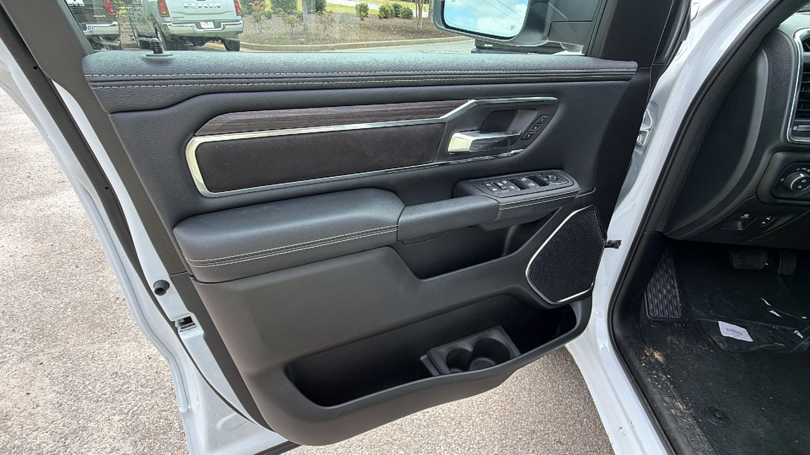 New 2027 RAM 1500 Laramie AWD/4WD image 14