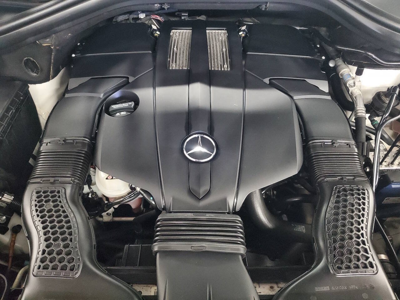 Used 2016 Mercedes-Benz GLE 400 4MATIC image 4