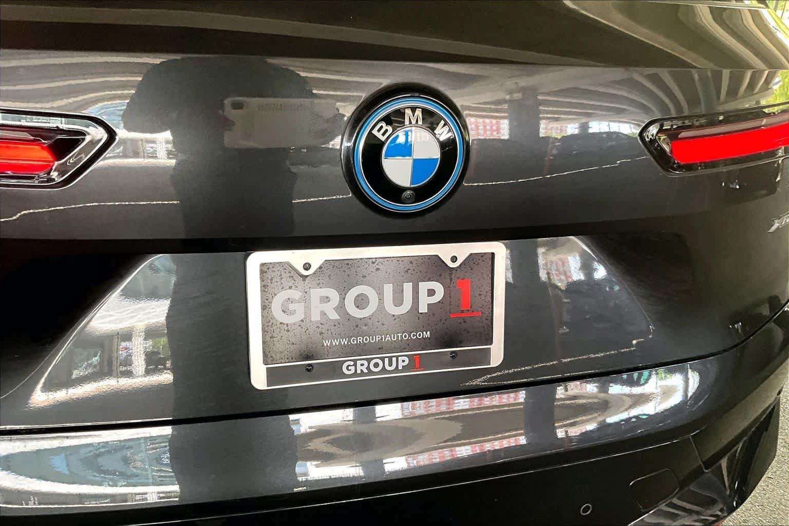 Used 2024 BMW iX xDrive50 w/ Premium Package AWD/4WD image 9