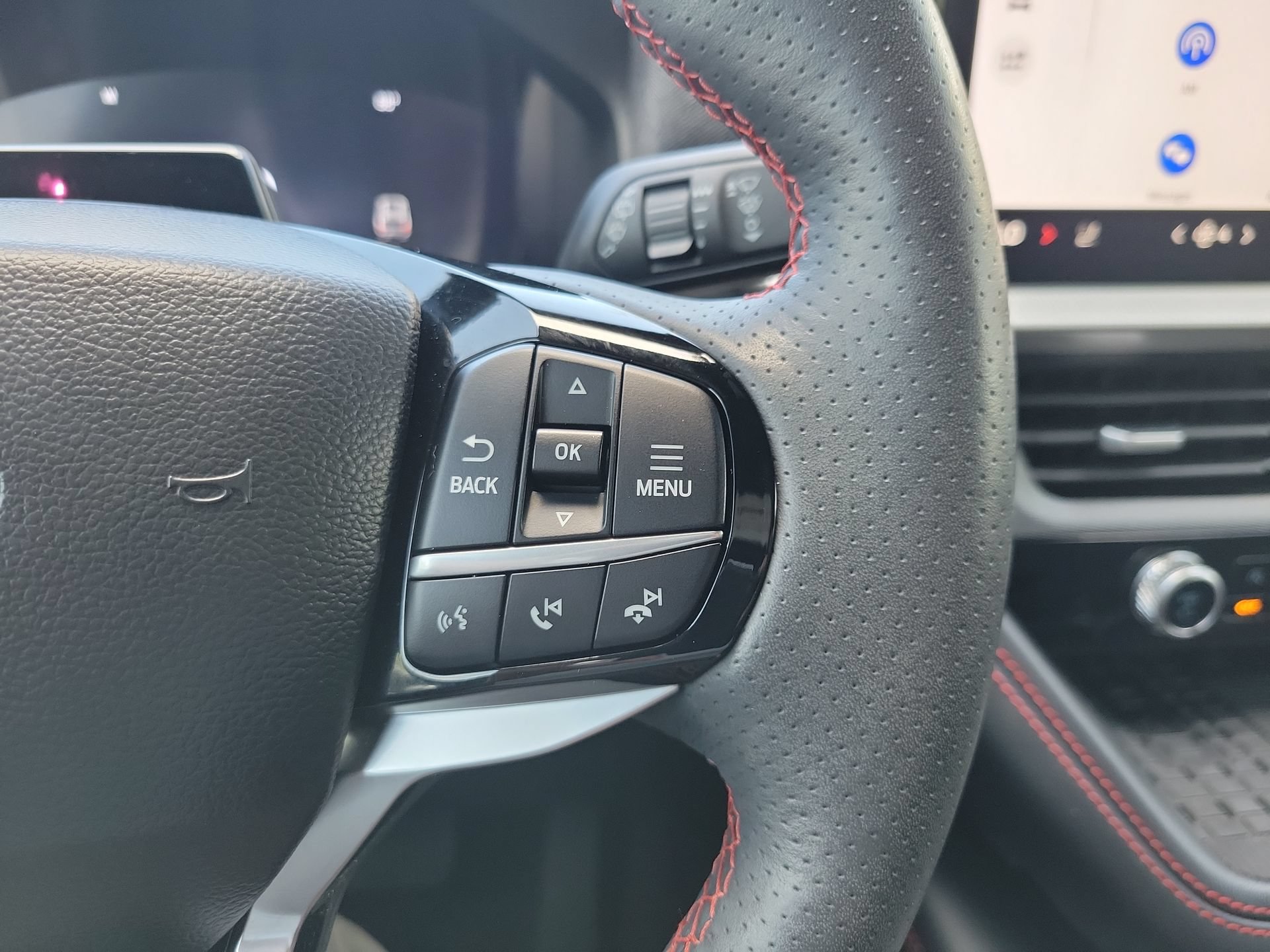 Used 2025 Ford Explorer ST-Line w/ Premium Package RWD image 29