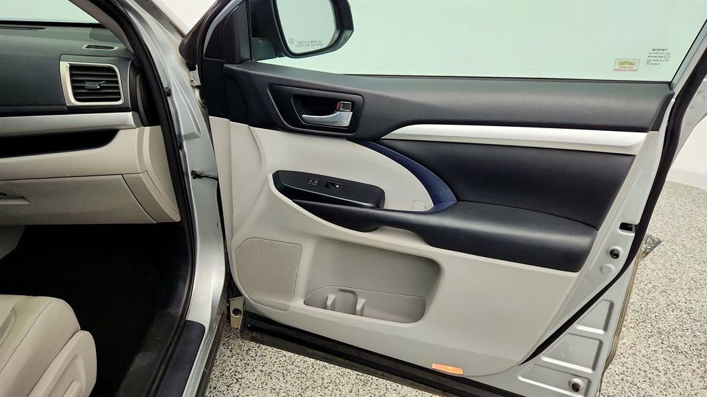 Used 2018 Toyota Highlander XLE FWD image 28