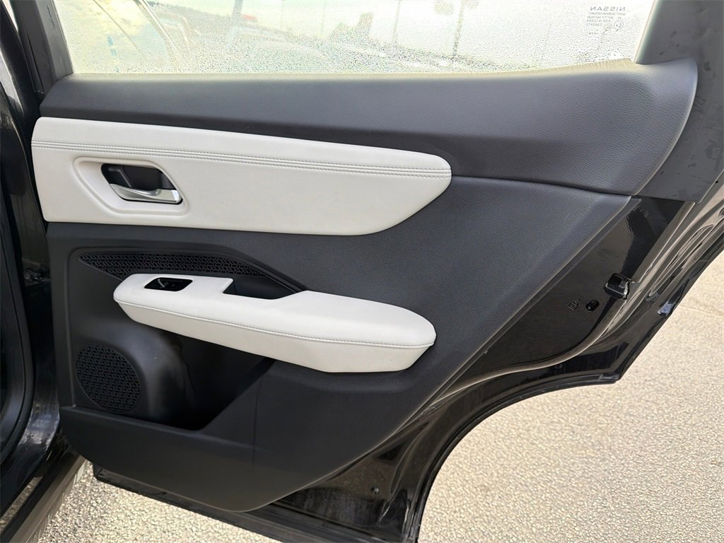 Used 2023 Nissan Ariya FWD image 16