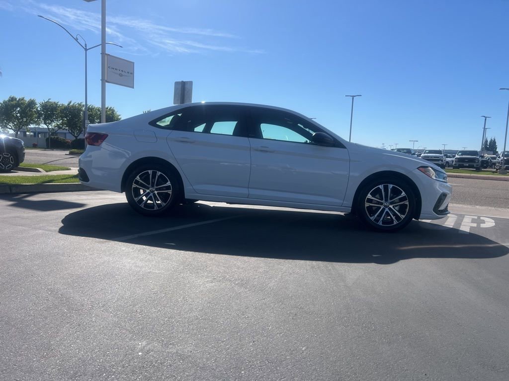 Used 2025 Volkswagen Jetta Sport image 8