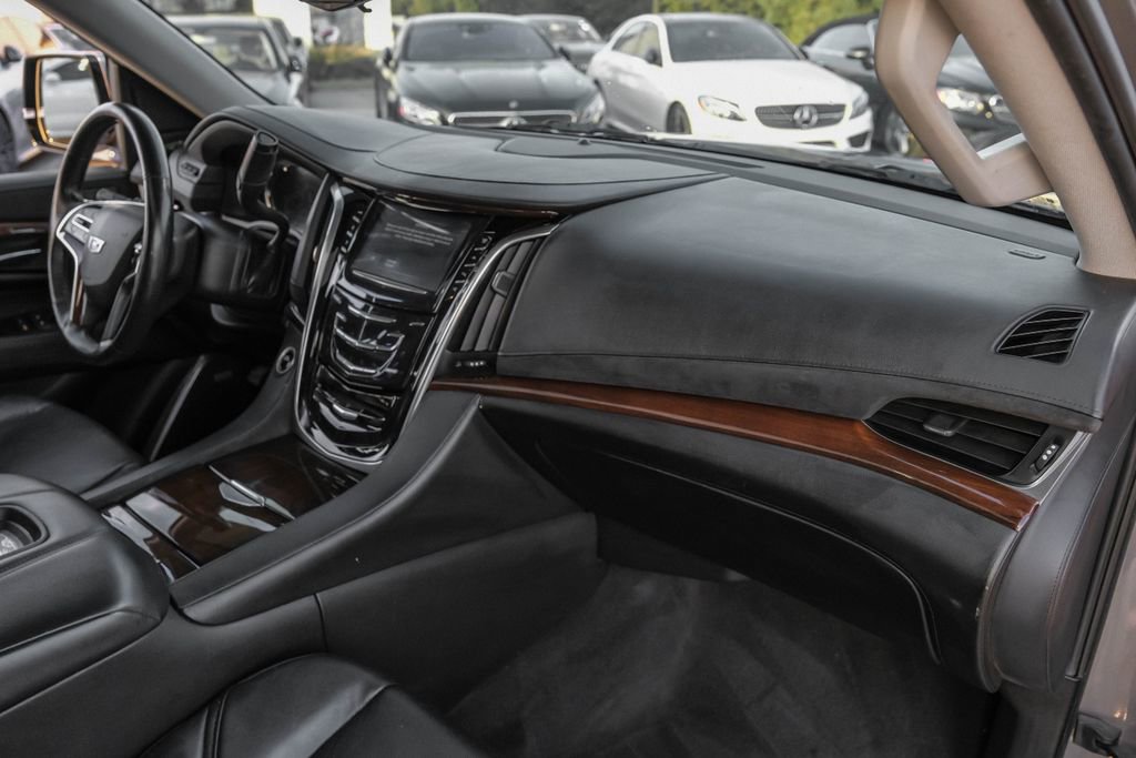 Used 2020 Cadillac Escalade ESV Luxury w/ Escalade Sport Edition image 10