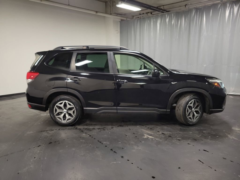 Used 2021 Subaru Forester Premium image 9