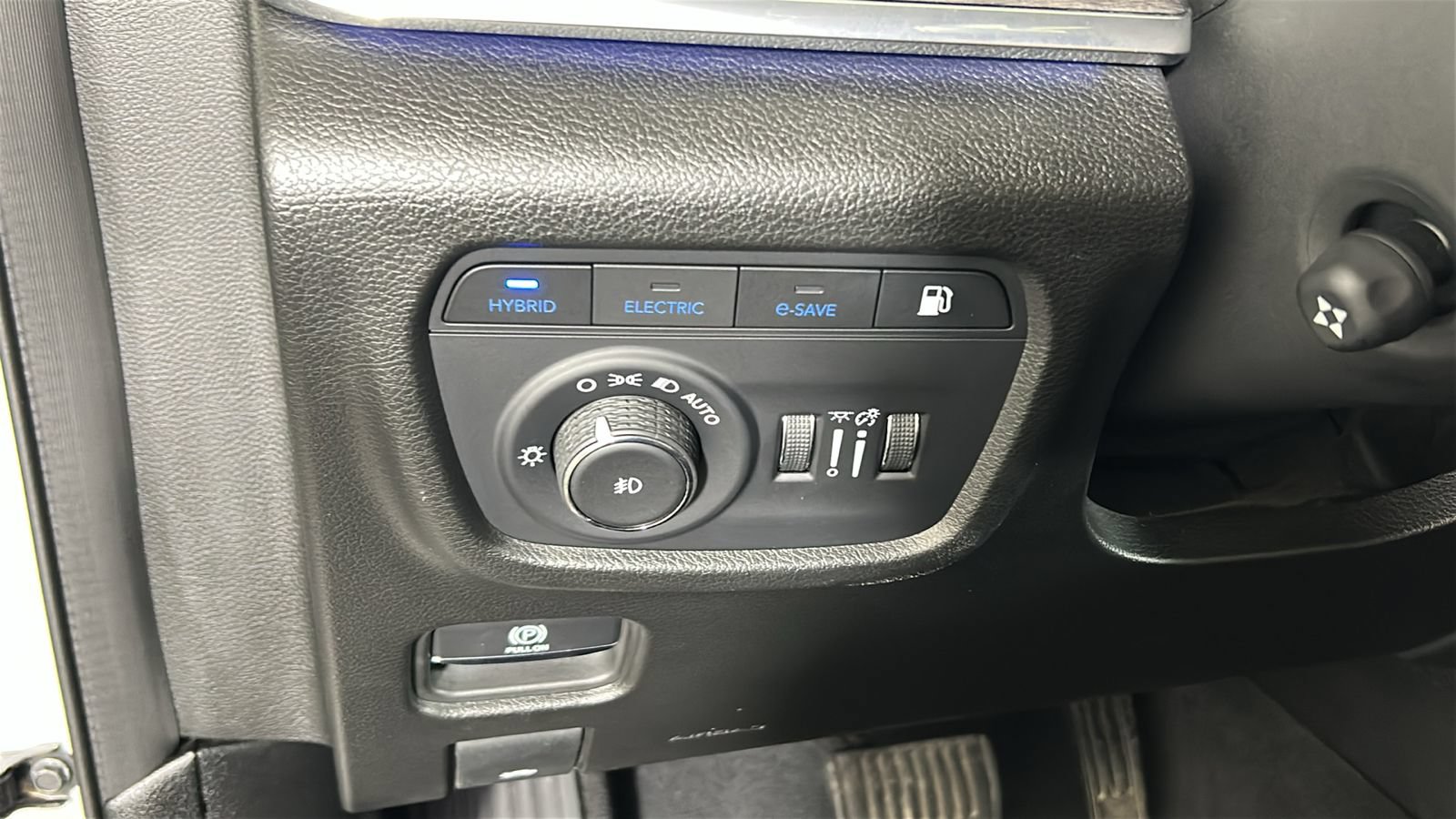 Used 2023 Jeep Grand Cherokee Overland AWD/4WD image 23