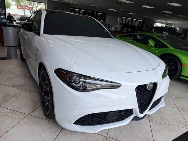 Used 2022 Alfa Romeo Giulia Veloce RWD image 3