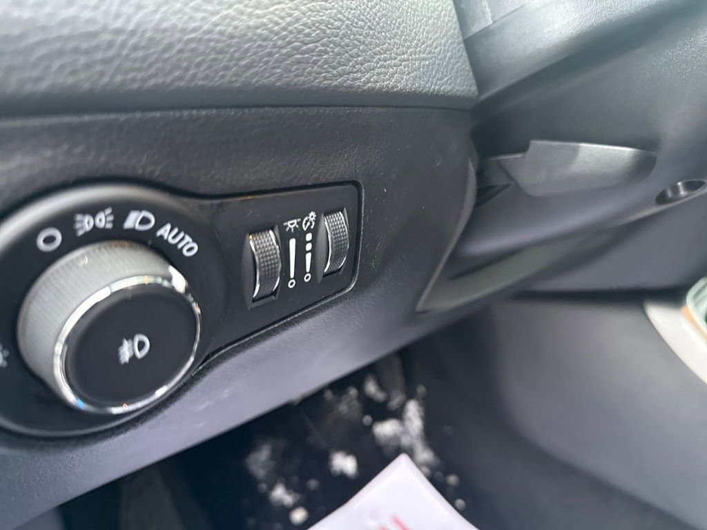 Certified 2021 Jeep Compass Latitude w/ Convenience Group image 20