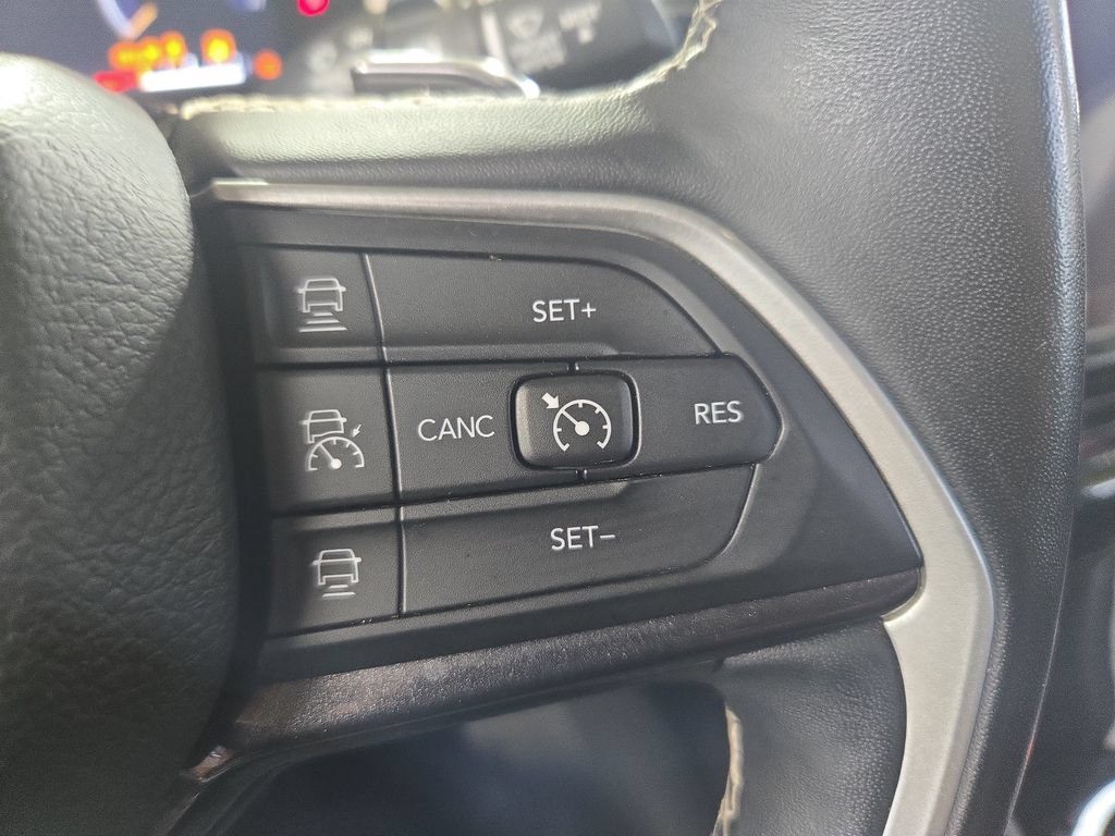 Used 2022 Jeep Grand Cherokee Laredo w/ Luxury Tech Group I AWD/4WD image 22