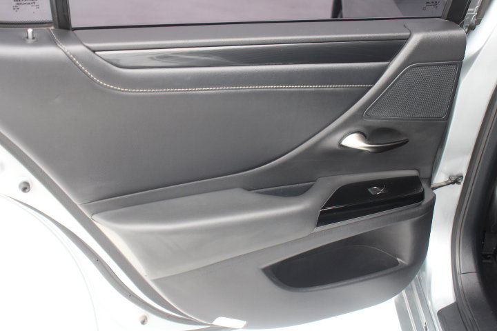 Used 2022 Lexus ES 300h w/ Accessory Package 2 FWD image 13