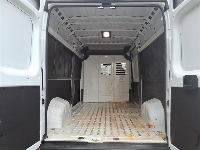 Used 2024 RAM ProMaster 2500 w/ Convenience Group image 19